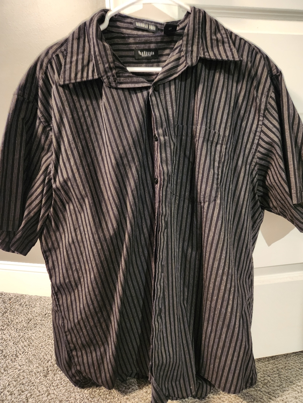 Van Huesen Mens Dress shirt with front pocket Size XL